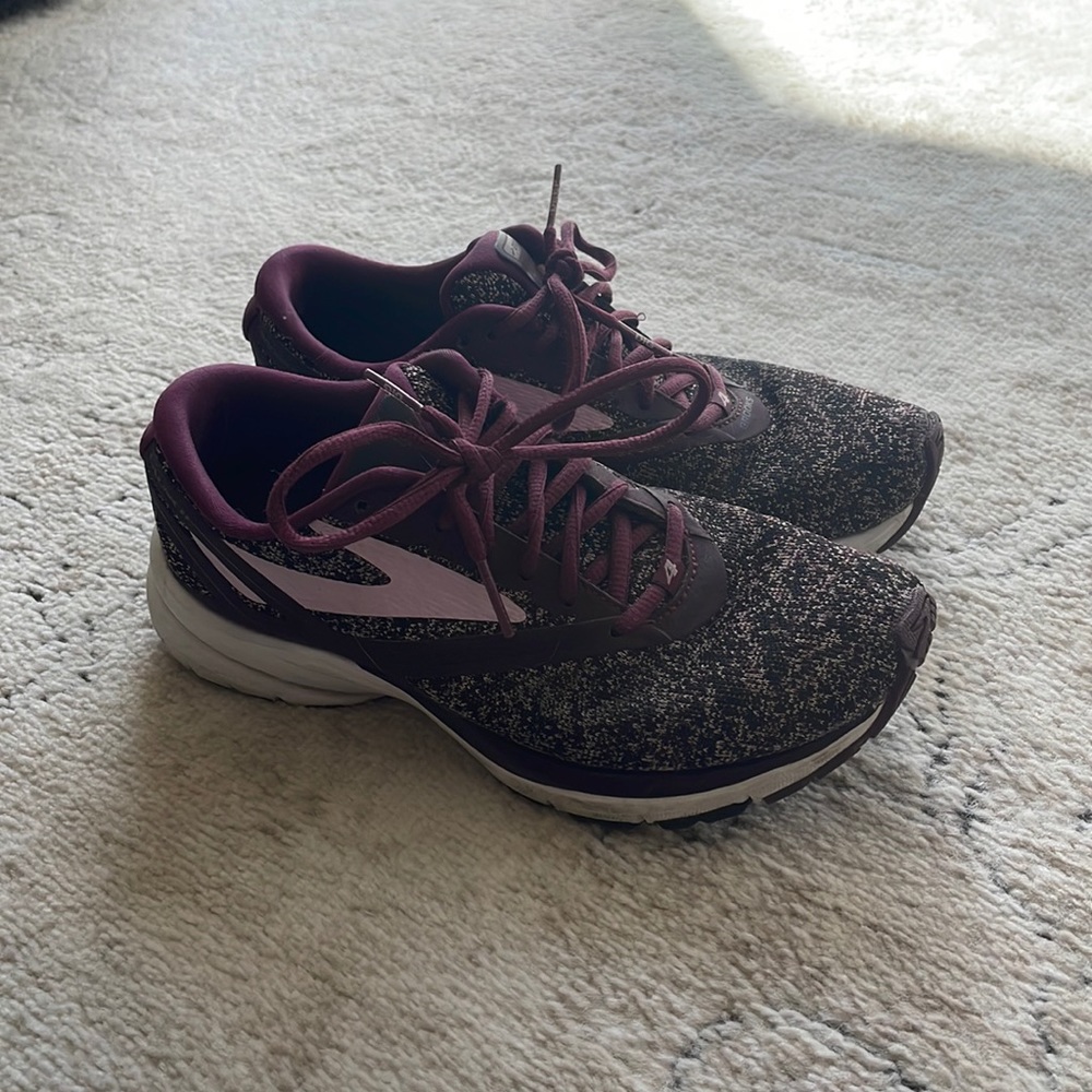 Womens Running Brooks size 8